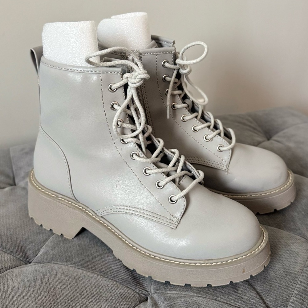 MADDEN GIRL Womens Gray Back Pull-Tab Carra Toe Block Heel Combat Boots size 8